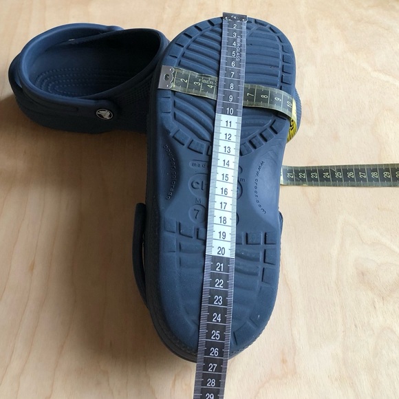 Crocs Casual Clogs Navy Water Resistant Unisex Men Sz 7 Women Sz 9. main image 4